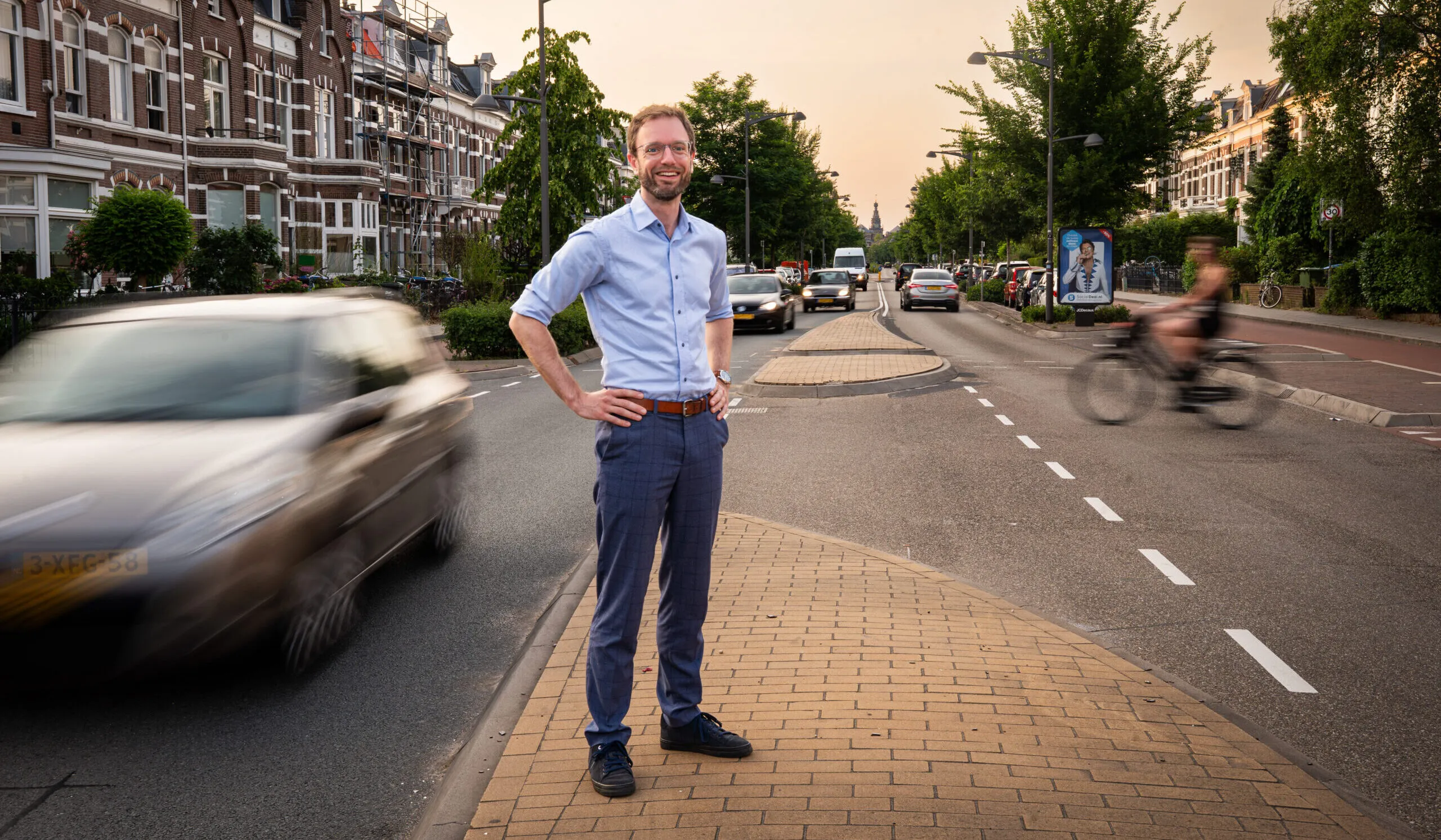 Huib staat op de Sint Annastraat.