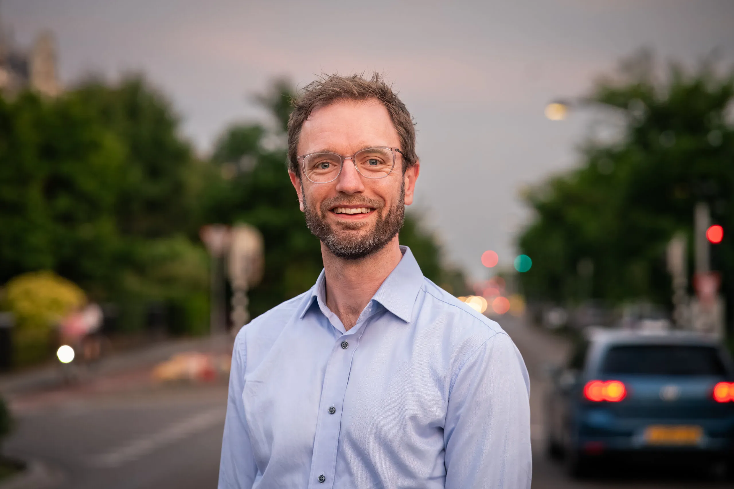 Huib staat op de Sint Annastraat.