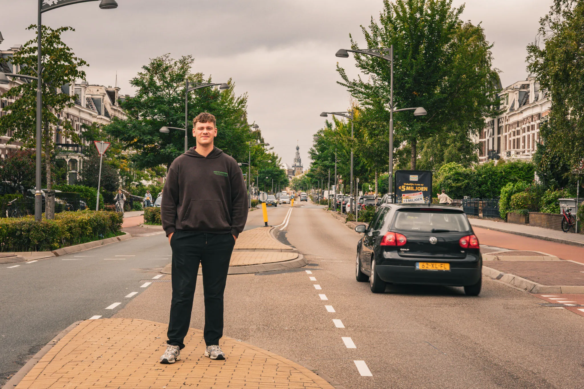 Jip staat op de Sint Annastraat.