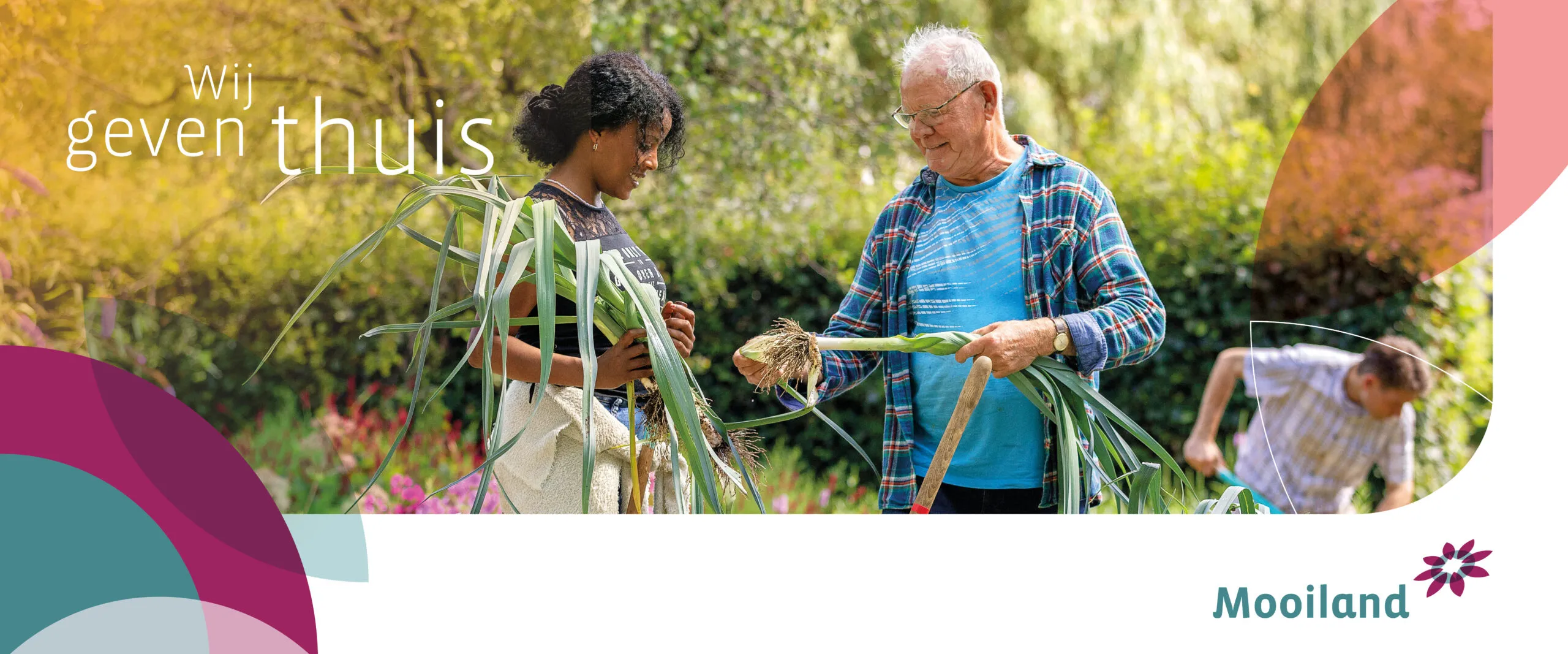 Mooiland banner met grafische elementen en foto van een jonge vrouw en oudere man die in een groententuin staan